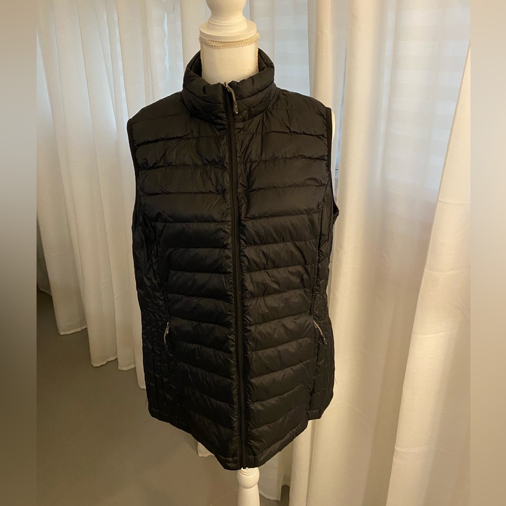 32 Degrees Heat Women’s Lightweight Packable Vest.